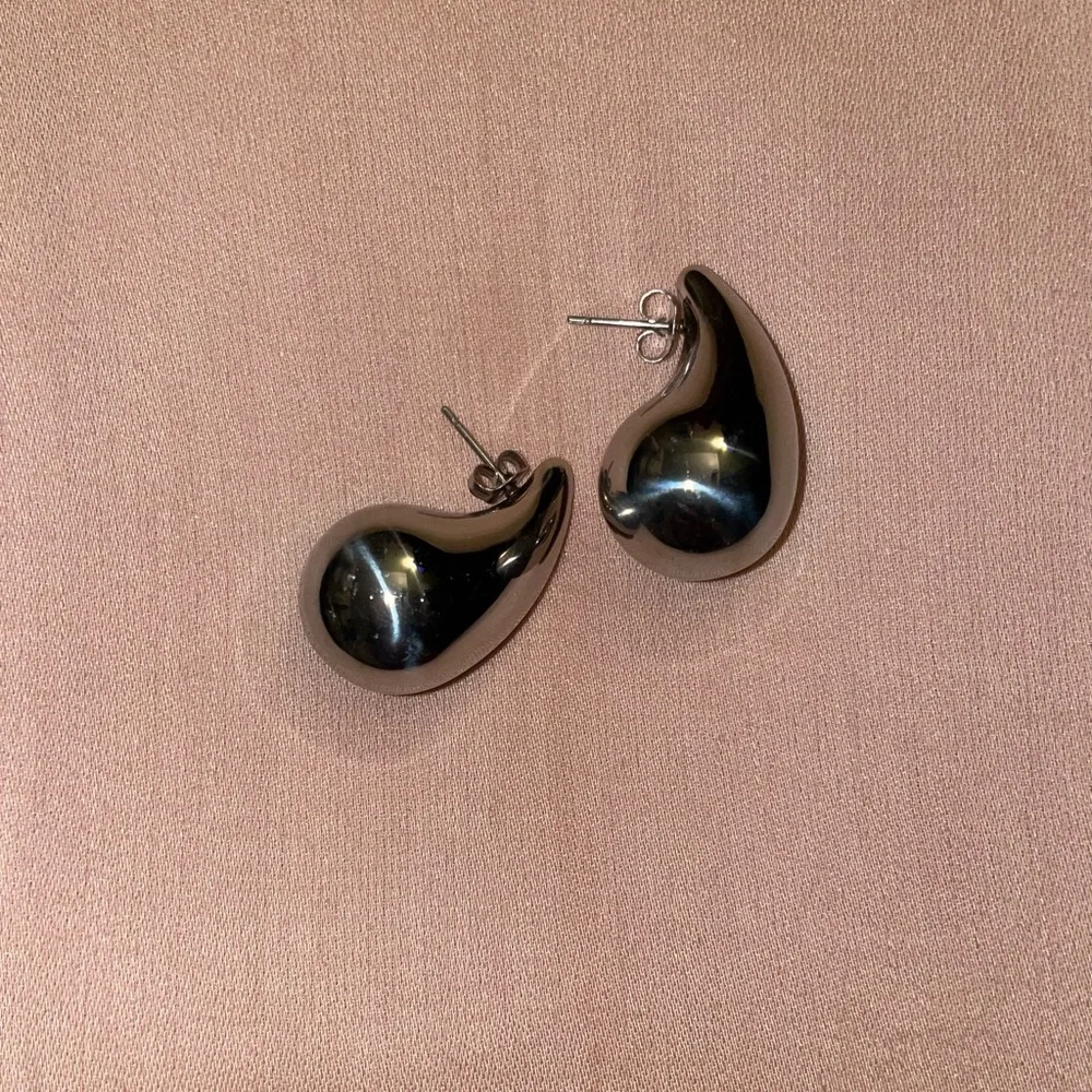 Chic Silver Teardrop Stud Earrings | 18K Gold-Plated